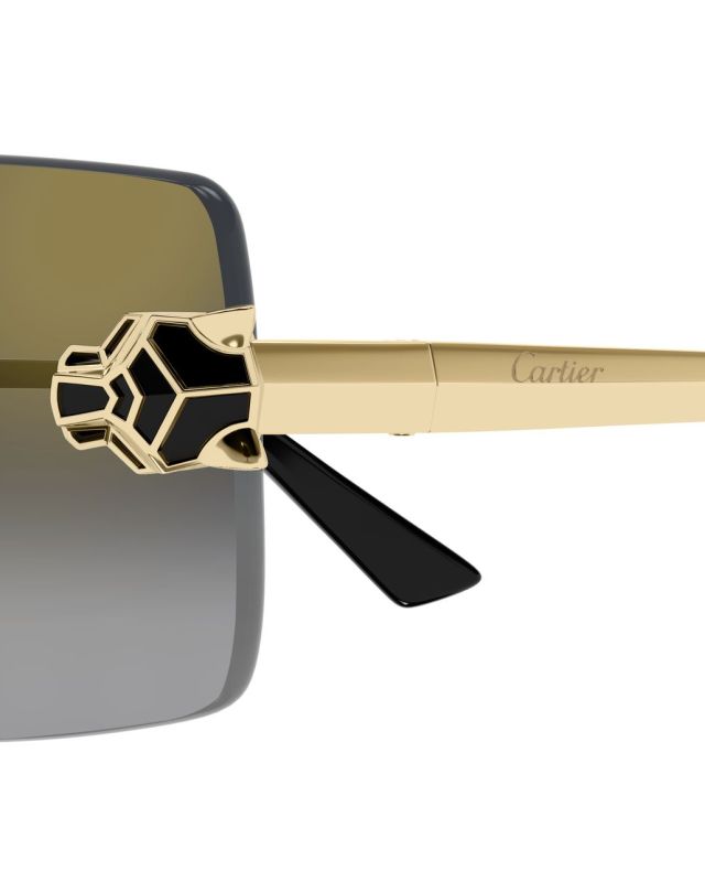 Tête de panthère émaillée à la charnière des lunettes de soleil Cartier CT0598S
