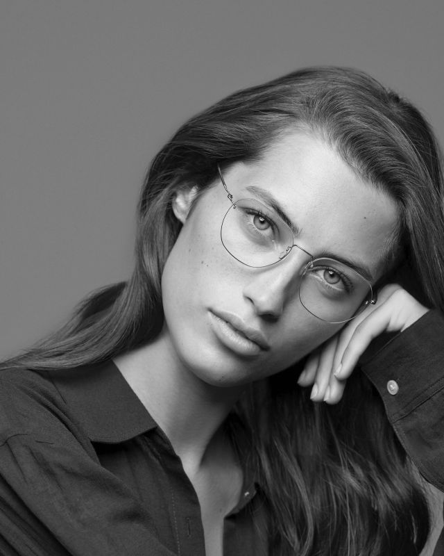 Monture optique Lindberg sans cercle portée par une femme